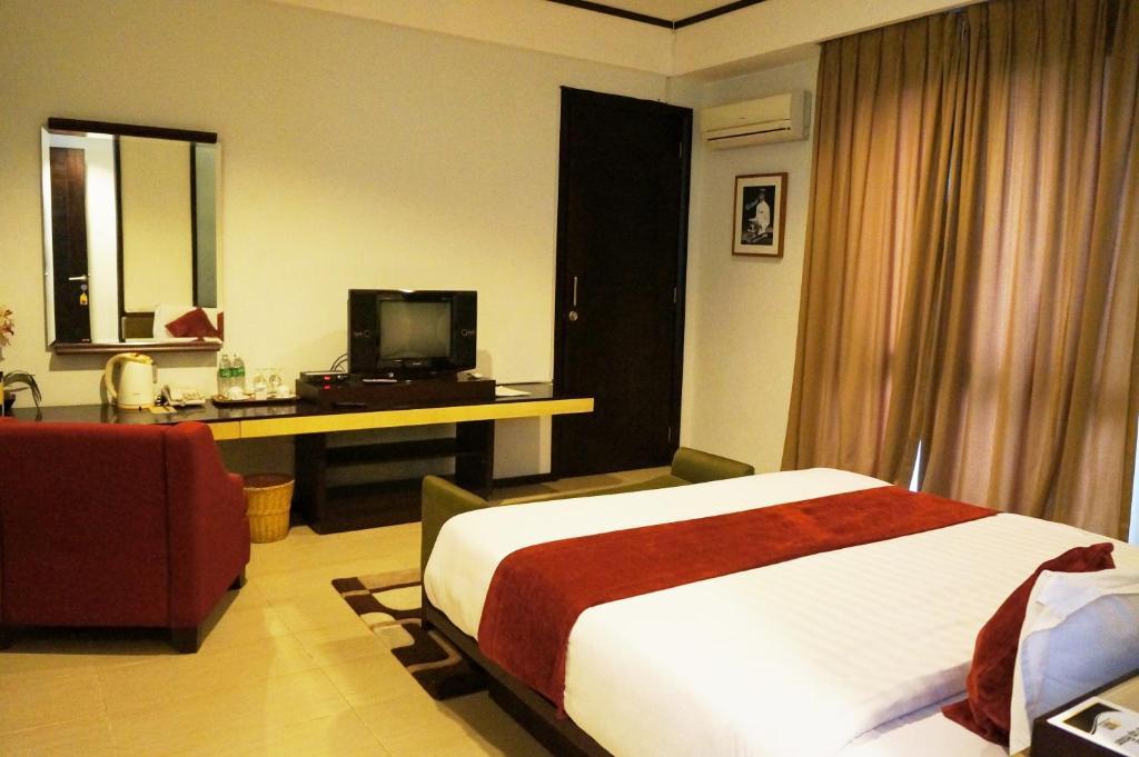 Rumah Nenek Hotel And Restaurant Padang  Exterior photo