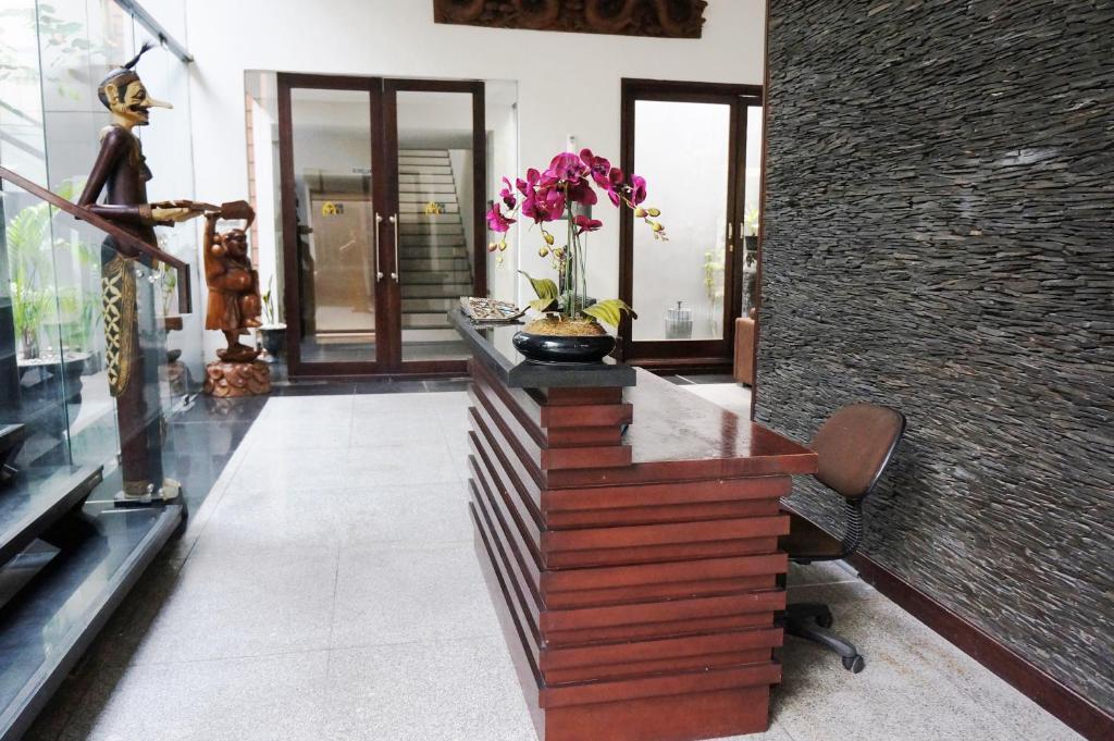 Rumah Nenek Hotel And Restaurant Padang  Exterior photo