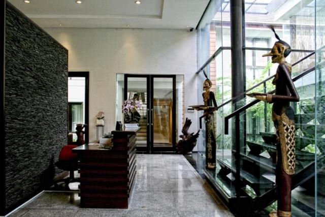 Rumah Nenek Hotel And Restaurant Padang  Exterior photo